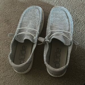 Hey dudes, grey and white